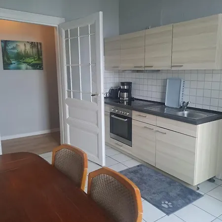 Geraeumige 2-z-whg M Wohnkueche Fuer 4 P Im 4 Og Appartement Niederdorla